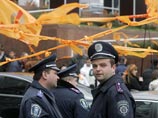 Символ "оранжевого" Майдана "Бабка Параска" колесит по Киеву в черном джипе, агитируя против Рады