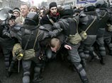 В Москву перед "Маршем несогласных" съезжается ОМОН из Удмуртии, Мордовии, Чувашии, Пензенской и Нижегородской областей В Москву перед "Маршем несогласных" съезжается ОМОН из Удмуртии, Мордовии, Чувашии, Пензенской и Нижегородской областей