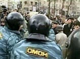 При этом, по ее оценке, в субботу на Пушкинской площади были задержаны "сотни людей", которые пытались принять участие в акции "Марш несогласных"