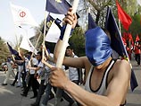 Драку на митинге оппозиции в Бишкеке начал наемный провокатор Драку на митинге оппозиции в Бишкеке начал наемный провокатор