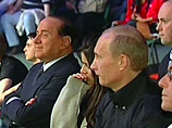 Как передает в воскресенье из Санкт-Петербурга итальянское информационное агентство ANSA, Берлускони призвал не считать Россию "демократией второго плана"