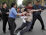В Киргизии 2 тысячи человек пришли на митинг к зданию парламента В Киргизии 2 тысячи человек пришли на митинг к зданию парламента