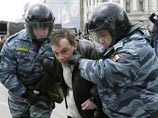 ГУВД Москвы опровергает сообщение "лимоновцев", что участнику "Марша несогласных" ОМОН проломил голову