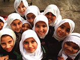 Школьницам и студенткам Таджикистана запретили носить мини-юбки, хиджабы и украшения