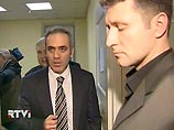 Каспаров пришел на допрос в московское управление ФСБ с двумя адвокатами