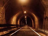 В Москву-реку упали два пешехода от удара вылетевшей на тротуар машины В Москву-реку упали два пешехода от удара вылетевшей на тротуар машины