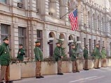 В Германии усиливают охрану дипломатических объектов США из-за угрозы терактов В Германии усиливают охрану дипломатических объектов США из-за угрозы терактов