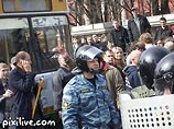 Он сообщил, что приехал в Петербург, чтобы принять участие в заседании бюро местного отделения "Яблока", которое "категорически осудило действия властей во время последнего "Марша несогласных"