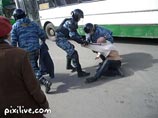 Около 100 пострадавших во время "Марша несогласных" пожаловались на ОМОН правозащитникам и депутатам Около 100 пострадавших во время "Марша несогласных" пожаловались на ОМОН правозащитникам и депутатам
