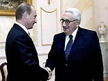 Киссинджер заявил в Кремле, что Россия права, требуя к себе отношения как к равному партнеру Киссинджер заявил в Кремле, что Россия права, требуя к себе отношения как к равному партнеру