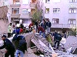 В Стамбуле в четверг обрушился шестиэтажный дом, под завалами есть люди, сообщает турецкая телекомпания NTV В Стамбуле в четверг обрушился шестиэтажный дом, под завалами есть люди, сообщает турецкая телекомпания NTV