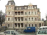 В Латвии усилена охрана посольств Эстонии и России В Латвии усилена охрана посольств Эстонии и России