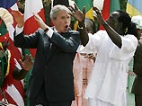 Джордж Буш отметил День борьбы с малярией танцем на лужайке возле Белого дома