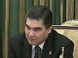 Президент Туркмении лишил министра транспорта месячного оклада за курение в общественном месте