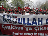 Десятки тысяч защитников светской власти вышли на митинг в Стамбуле