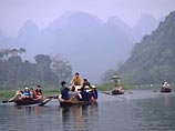 Во Вьетнаме перевернулась лодка с туристами - восемь погибших