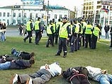 Полиция Эстонии в минувшую ночь задержала более 120 человек, в том числе в Таллине 45 человек и 80 - в городах Нарва и Йыхви. Грабежей и масштабных актов вандализма не зафиксировано