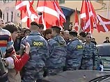 Лидер "Местных" пострадал, бросившись к машине эстонского посла в Москве Лидер "Местных" пострадал, бросившись к машине эстонского посла в Москве