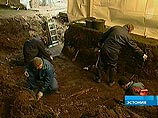 Депутатам Госдумы не дали посмотреть на место раскопок "под бронзовым солдатом" в Таллине Депутатам Госдумы не дали посмотреть на место раскопок "под бронзовым солдатом" в Таллине