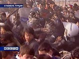 1 мая в Стамбуле омрачено беспорядками. Демонстрантам, которые хотели прийти на площадь Таксим в турецкой столице, чтобы почтить память погибших ровно 30 лет назад активистов Конфедерации профсоюзов революционных рабочих, запретили это сделать 1 мая в Стамбуле омрачено беспорядками. Демонстрантам, которые хотели прийти на площадь Таксим в турецкой столице, чтобы почтить память погибших ровно 30 лет назад активистов Конфедерации профсоюзов революционных рабочих, запретили это сделать
