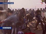 В частности, манифестанты пытались прорваться на Таксим, несмотря на запрет. Власти Стамбула ссылались на то, что эта площадь непригодна к подобным мероприятиям. Кроме того, демонстранты воздвигают на улицах города баррикады, забрасывают стражей порядка к В частности, манифестанты пытались прорваться на Таксим, несмотря на запрет. Власти Стамбула ссылались на то, что эта площадь непригодна к подобным мероприятиям. Кроме того, демонстранты воздвигают на улицах города баррикады, забрасывают стражей порядка к