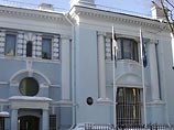 Посол Эстонии покидает Россию, "Наши" снимают осаду посольства Посол Эстонии покидает Россию, "Наши" снимают осаду посольства
