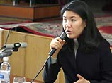 Она пояснила, что домашний арест предполагает, что ей запрещено покидать Бишкек и поздно вечером выходить из своей квартиры. Акаева заявила: "Ни с одним обвинением я не согласна и считаю это политическим делом"