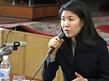 Она пояснила, что домашний арест предполагает, что ей запрещено покидать Бишкек и поздно вечером выходить из своей квартиры. Акаева заявила: "Ни с одним обвинением я не согласна и считаю это политическим делом" Она пояснила, что домашний арест предполагает, что ей запрещено покидать Бишкек и поздно вечером выходить из своей квартиры. Акаева заявила: "Ни с одним обвинением я не согласна и считаю это политическим делом"