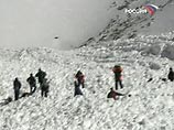 "Группа альпинистов из Москвы, которая восходила на Эльбрус, сообщила, что один из членов группы сломал ногу", - сказал собеседник агентства