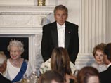 Президент США "дал маху", произнося речь в честь британской королевы Президент США "дал маху", произнося речь в честь британской королевы