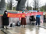 Жители Риги выбросили венок, возложенный националистами Жители Риги выбросили венок, возложенный националистами
