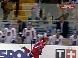Евгений Малкин забивает 4-ю шайбу в ворота чешской сборной