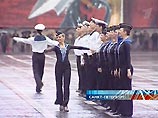 В Санкт-Петербурге 62-ю годовщину Победы отметили торжественным построением войск на Дворцовой площади