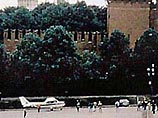 Знаменитый немец Матиас Руст, который прославился тем, что в 28 мая 1987 года приземлился на самолете на Красной площади, до сих пор считает свой незаконный перелет из Хельсинки в Москву "символическим жестом мира" Знаменитый немец Матиас Руст, который прославился тем, что в 28 мая 1987 года приземлился на самолете на Красной площади, до сих пор считает свой незаконный перелет из Хельсинки в Москву "символическим жестом мира"