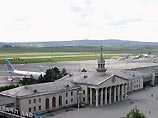 В Екатеринбурге совершил аварийную посадку самолет Як-42 В Екатеринбурге совершил аварийную посадку самолет Як-42