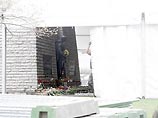 Названная руководителем фирмы сумма не включает других расходов, связанных с переносом фигуры из центра Таллина на военное кладбище, а также раскопками на месте захоронения советских солдат Названная руководителем фирмы сумма не включает других расходов, связанных с переносом фигуры из центра Таллина на военное кладбище, а также раскопками на месте захоронения советских солдат