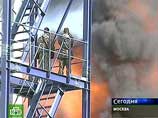 Как сообщили в управлении МЧС России по Москве, человек, погибший при пожаре, выпрыгнул с третьего этажа и разбился