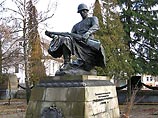 В Киеве удивлены резкой реакцией Москвы на намерения Львова снести советские памятники
В Киеве удивлены резкой реакцией Москвы на намерения Львова снести советские памятники