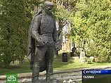 По мнению Березовского, нынешние "стычки" между Россией и Эстонией в связи с перезахоронением останков советских воинов имеют гораздо более широкое значение По мнению Березовского, нынешние "стычки" между Россией и Эстонией в связи с перезахоронением останков советских воинов имеют гораздо более широкое значение