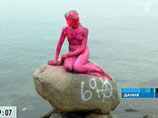 Датскую статую Русалочки выкрасили в красный цвет