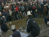 Киргизские сельчане, спасая экологию, захватили золотой рудник Киргизские сельчане, спасая экологию, захватили золотой рудник