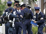 Как сообщают японские СМИ, в четверг в службу спасения позвонила девушка, которая сообщила, что ее отец взял пистолет и ведет себя угрожающе