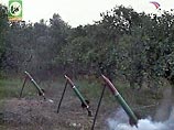 Ранее в пятницу две ракеты были выпущены вертолетами по зданию в районе Эль-Карара. Этому предшествовали еще два авиаудара - по офису "Бригад Иззэддина аль-Кассама" на востоке Газа и на севере анклава по группе боевиков, запускавших самодельную ракету "ка