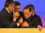 Сильвио Берлускони на митинге упал в обморок от усталости