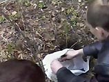 Как сообщили в понедельник ИТАР-ТАСС в пресс-службе областной прокуратуры, тайник с 18 млн руб, 250 граммами золота и 1750 граммами серебра был оборудован преступниками в лесном массиве вдоль федеральной трассы Чита- Иркутск Как сообщили в понедельник ИТАР-ТАСС в пресс-службе областной прокуратуры, тайник с 18 млн руб, 250 граммами золота и 1750 граммами серебра был оборудован преступниками в лесном массиве вдоль федеральной трассы Чита- Иркутск