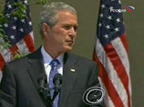 Буш отвечал на вопросы в розарии Белого дома о разразившемся скандале, в который вовлечен генеральный прокурор США. Президент заявил: "Я уверен в работе Эла Гонзалеса"