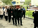 В субботу в Кузбассе похоронят 34 из 38 горняков, погибших в четверг при взрыве метана на шахте "Юбилейная" в Новокузнецке, сообщил журналистам губернатор Кузбасса Аман Тулеев