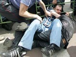 В центре Москвы за попытку гей-парада задержаны десять девушек В центре Москвы за попытку гей-парада задержаны десять девушек