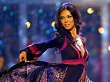 Победительница получила из рук обладательницы титула "Мисс Вселенная- 2006" пуэрториканки Сулейки Риверы Мендосы "переходящую" диадему, украшенную бриллиантами и жемчугом