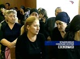 Родственники жертв теракта в Беслане не позволили судье огласить во вторник утром постановление суда Пригородного района Северной Осетии по ходатайству об амнистии трех милиционеров, обвиняемых в халатности